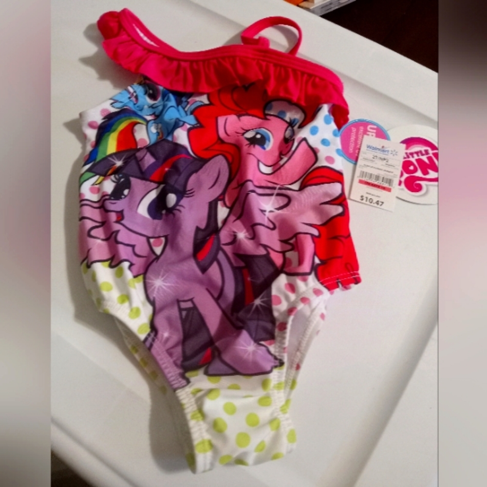 Girls swimwear